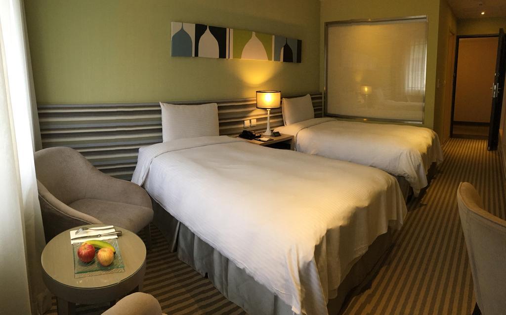Park City Hotel Central Taichung Bagian luar foto