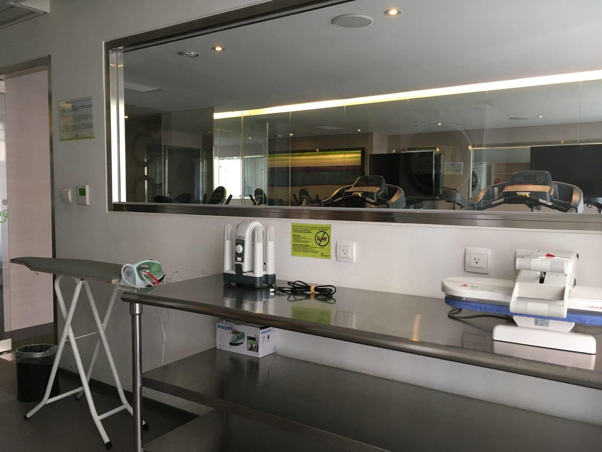 Park City Hotel Central Taichung Bagian luar foto