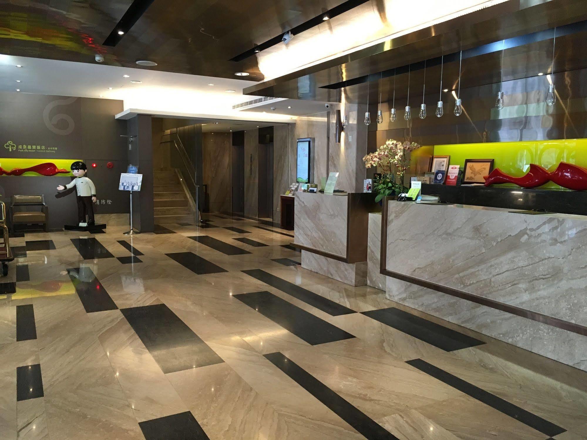 Park City Hotel Central Taichung Bagian luar foto