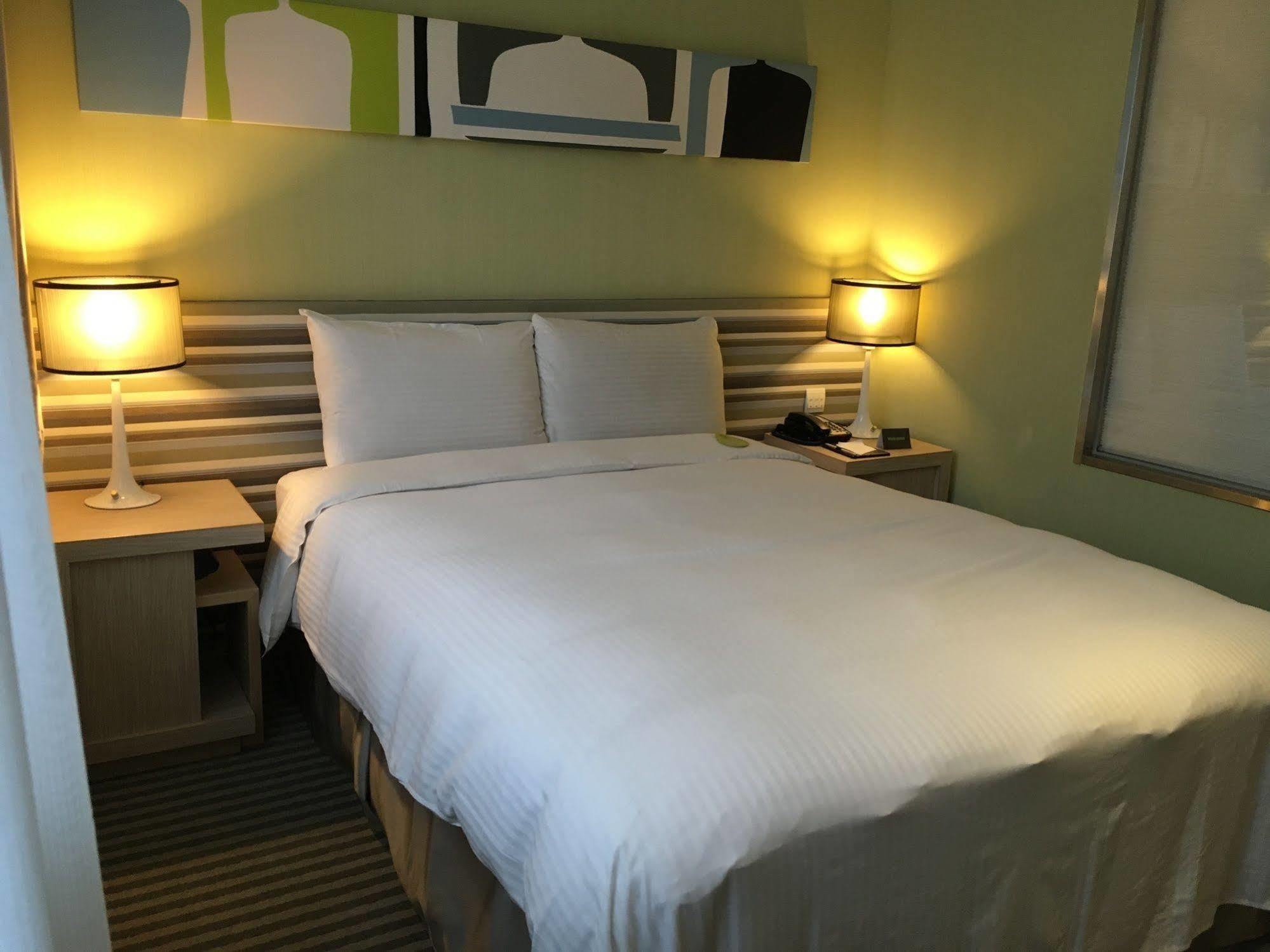 Park City Hotel Central Taichung Bagian luar foto