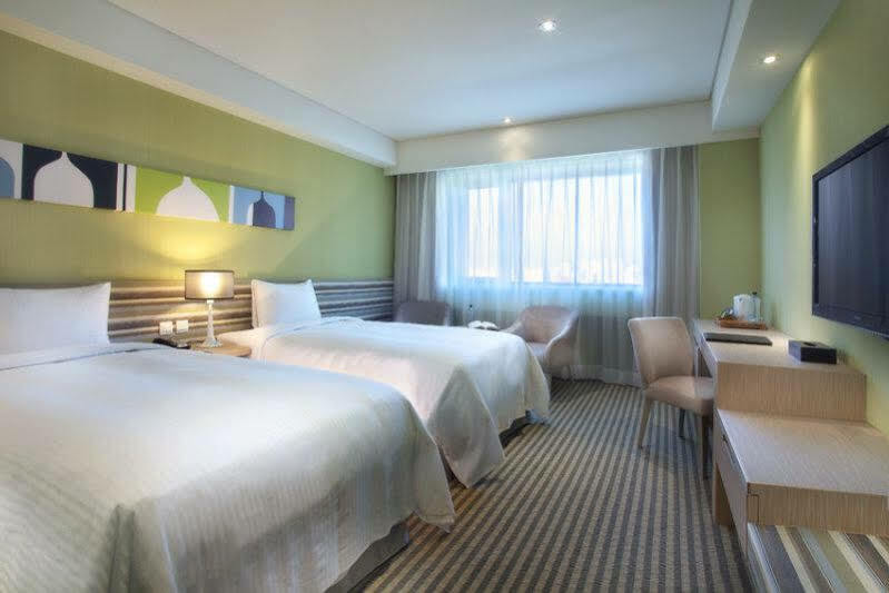 Park City Hotel Central Taichung Bagian luar foto